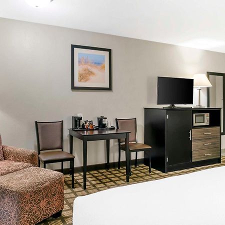 Best Western Beacon Inn Grand Haven Exterior photo