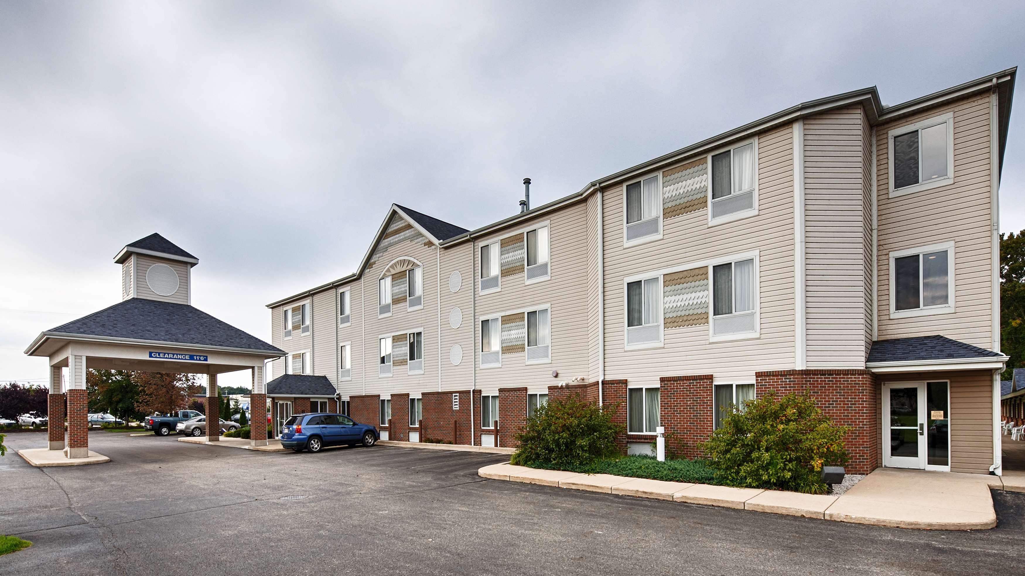 Best Western Beacon Inn Grand Haven Exterior photo