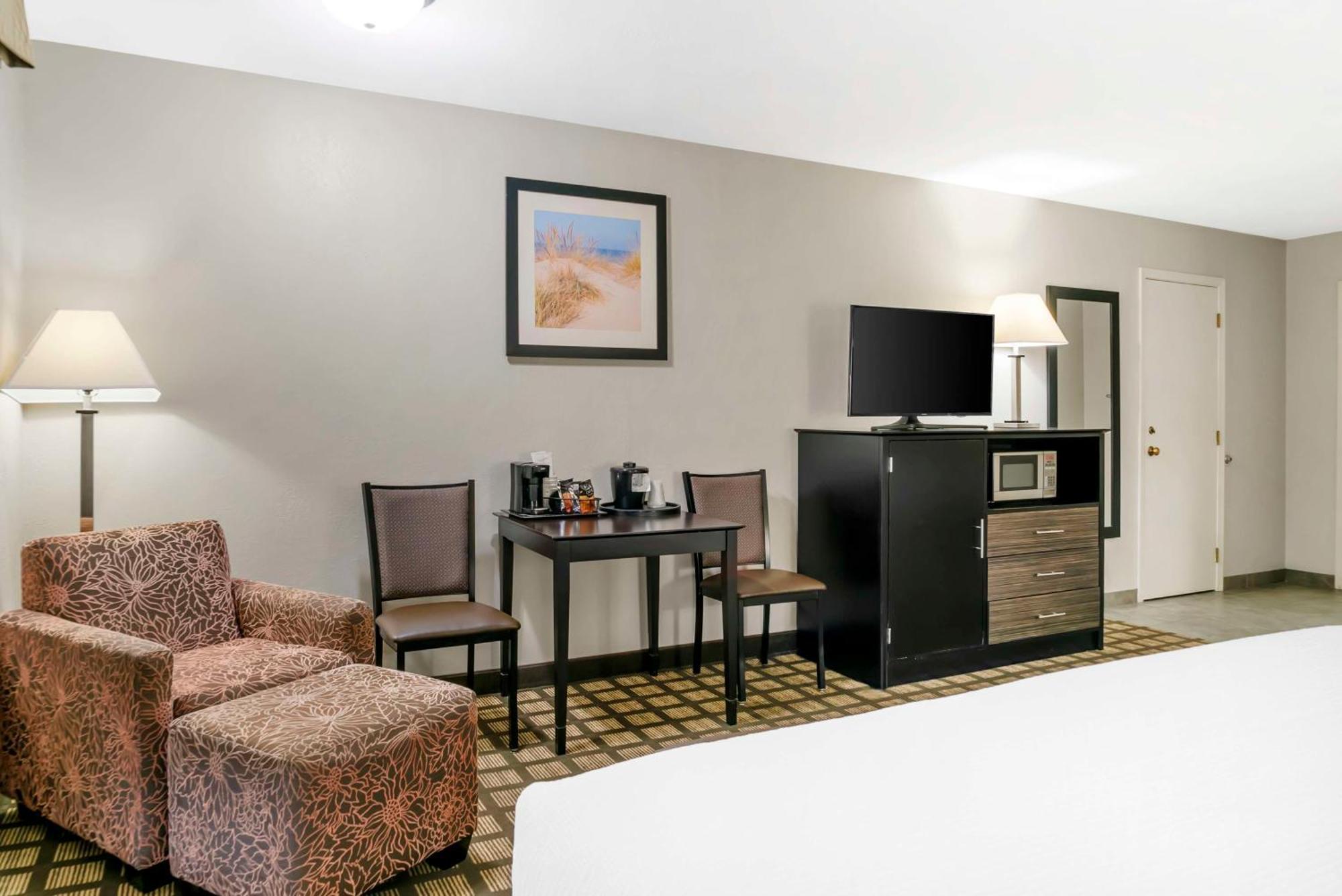 Best Western Beacon Inn Grand Haven Exterior photo