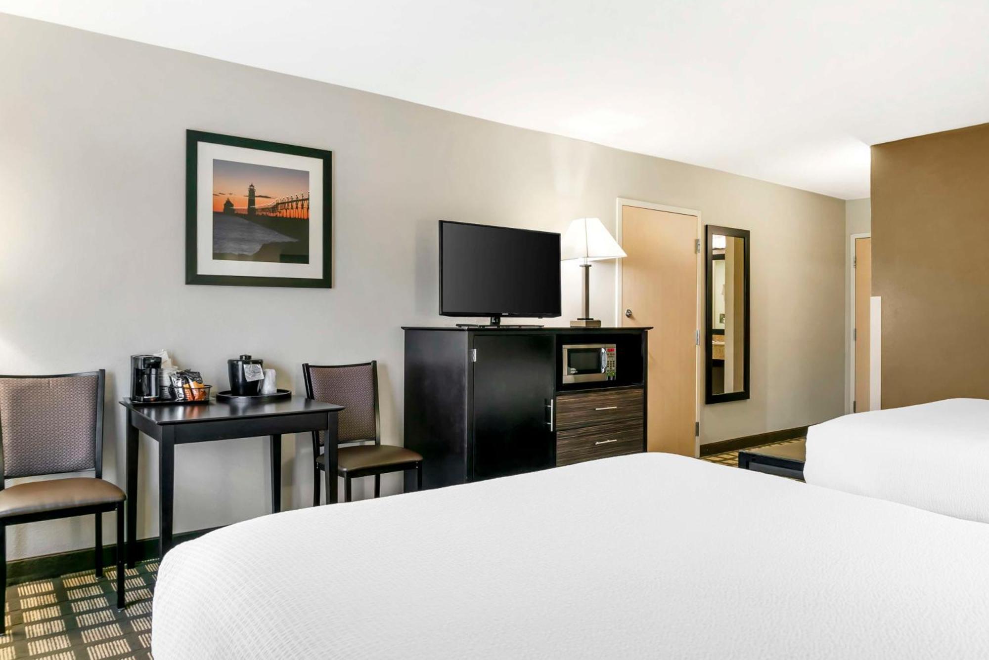 Best Western Beacon Inn Grand Haven Exterior photo