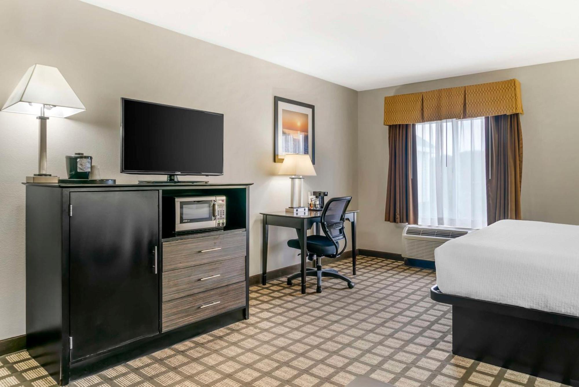 Best Western Beacon Inn Grand Haven Exterior photo