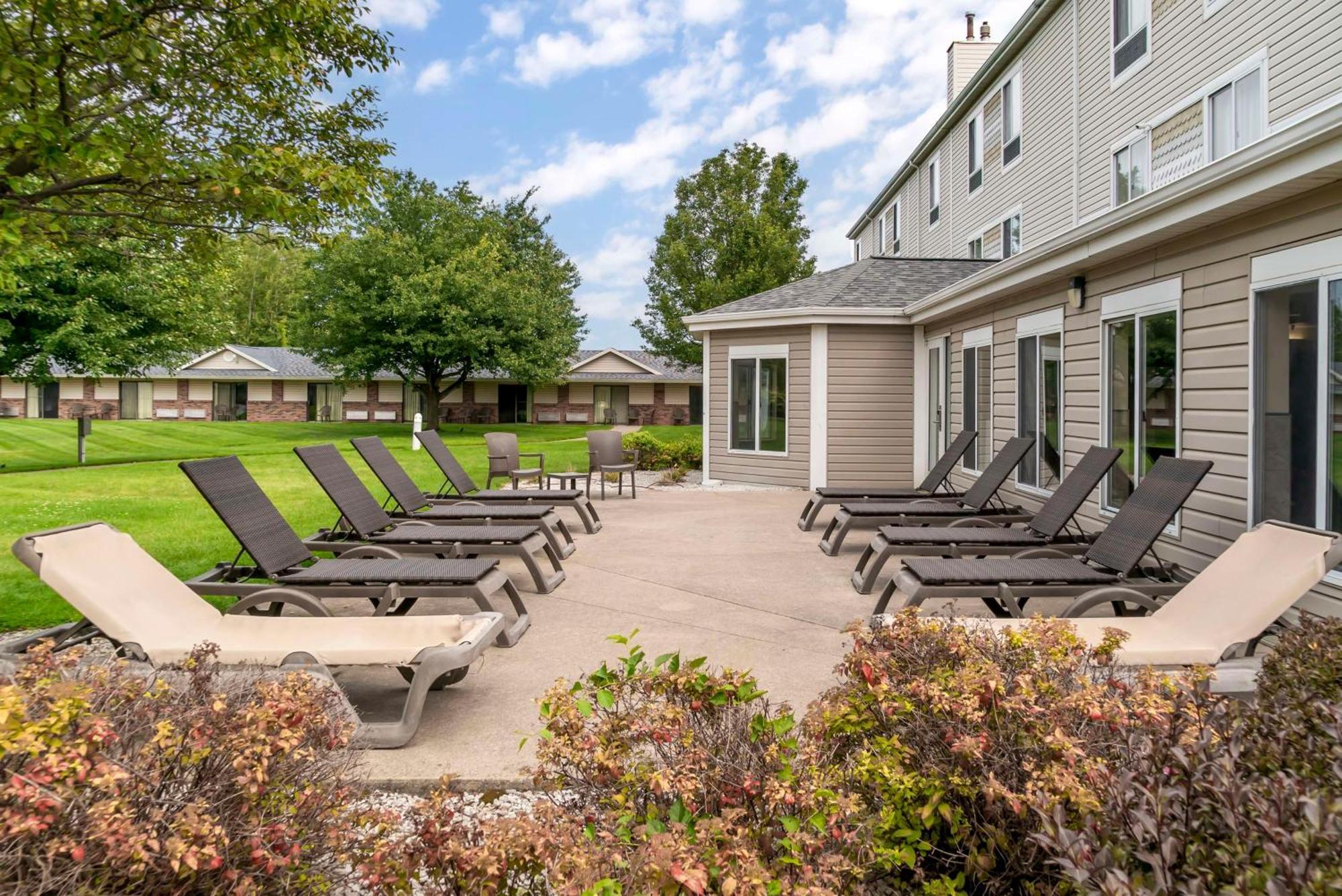 Best Western Beacon Inn Grand Haven Exterior photo
