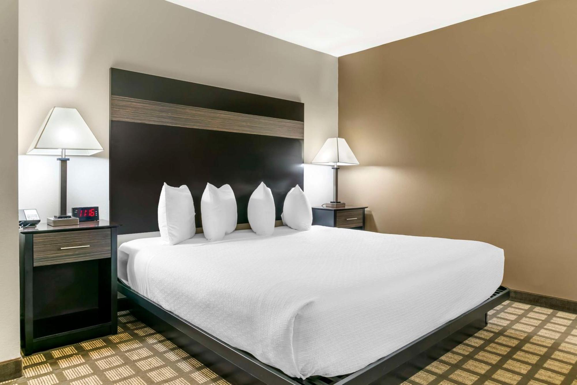 Best Western Beacon Inn Grand Haven Exterior photo